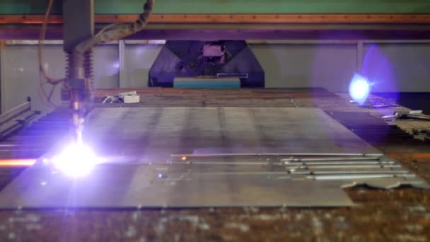 Plasma Snijden Van Metaal Een Moderne Laser Machine Close Productie — Stockvideo