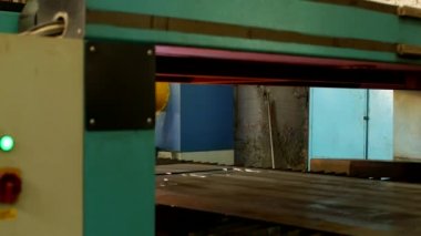 Plazma kesme metal bir otomatik lazer makine, metal, üretim kesme bölümleri için lazer plazma kesme makinesi