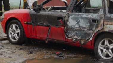 Bobruisk, Belarus - 25 Temmuz 2018: Terör eylemi sonra yanmış araba