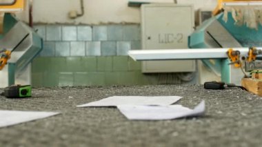 Üretim pvc pencere, pvc profil kesme adam yükler makine ve daha fazla pvc pencere, sanayi montaj için uygun şekilde keser pvc