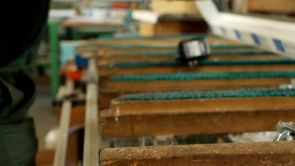 Production and manufacturing of pvc windows, male worker produces pvc window assembly collects sash windows, pvc profile, window assembly — Stock Footage Production and manufacturing of pvc windows, male worker produces pvc window assembly collects sash windows, pvc profile, window assembly Stock Video