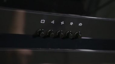 Adam düğmeleri Kontrol Paneli'nde modern çıkarıcı ile havalandırma presler