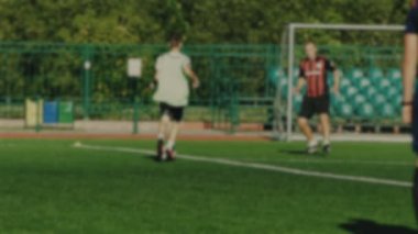 Futbolcu çalışır, top hits ve özlüyor net için arka plan bulanık