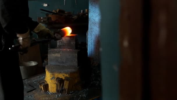Blacksmith in the forge forges a metal part for mechanical engineering, hot metal and scale, slow motion, smithy — Stock Video