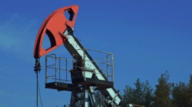 Bir petrol kuyusu pistonlu bir pistonlu pompa için Cross'taki sürücü