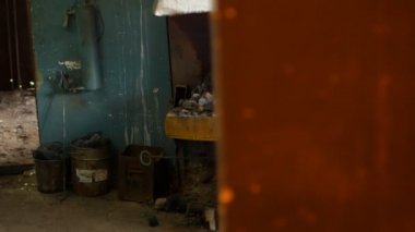 Bir demirci ocağı, ısıl işlem, sertleştirme ve Isıtma metal, forge, ağır çekim kırmızı-sıcak metal parçaların tersine çevirir.