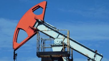 Bir petrol kuyusu pistonlu bir pistonlu pompa için Cross'taki sürücü