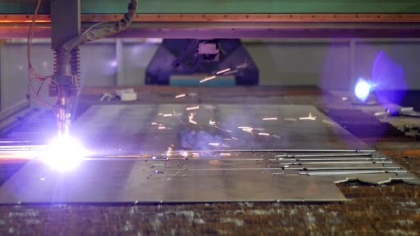 Plasma cutting of metal on an automatic laser machine, laser plasma cutting machine for cutting parts from metal, production, mechanical — Stock Video