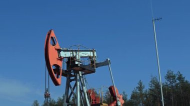 Bir petrol kuyusu pistonlu bir pistonlu pompa için Cross'taki sürücü