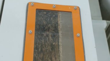 Arıtılmış buğday taneleri modern otomatik değirmen düşmek