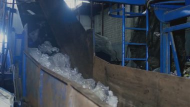Polietilen şeklinde iç atık işleme için eski fabrika