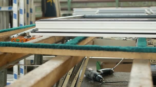 Production and manufacturing of plastic windows pvc, on the table lies the sash window, screwdriver, the shop is finished products windows — Stock Footage Production and manufacturing of plastic windows pvc, on the table lies the sash window, screwdriver, the shop is finished products windows Royalty Free Stock Footage