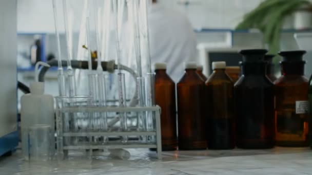 Viejo laboratorio de ciencia o investigación mediacal — Vídeo de stock