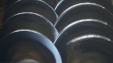 Kolza tohumu metal milleri, yakın çekim, sanayi, tahıl öğütme ile üretimde, taşlama