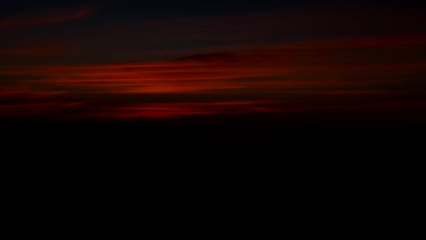 Dawn, hızlandırılmış, gökyüzü güneş doğmadan, sabah önce önce kırmızı sabah gökyüzü — Stok video