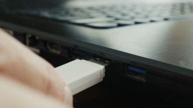 içine defter, ticari sır bilgi flash sürücüden kurumsal bilgi çalmak