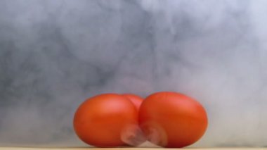 kiraz domates spin ve duman veya buhar darbeler arkadan slowmo, kopya alanı