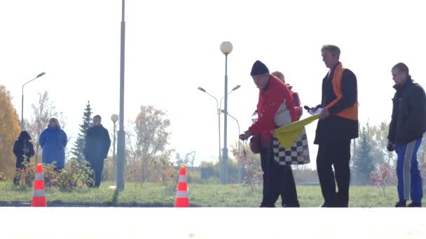 ボブルイスク、ベラルーシ - 2018 年 10 月 21 日: カート レーシング競技、カート ライダー 4 k — ストック動画