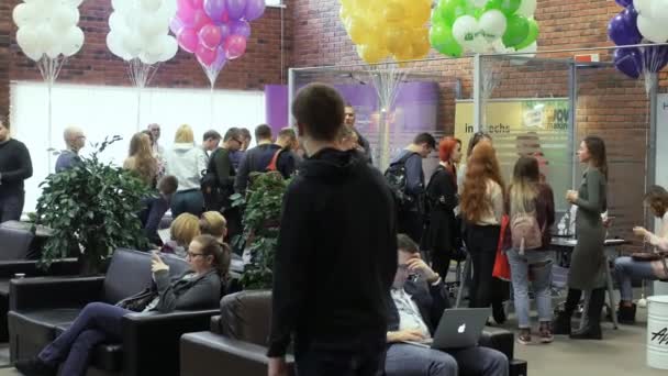 Job seekers communicate with employers during open vacancies fair in Hi-Tech Park MINSK, BELARUS 11.24.18 — Stock Video