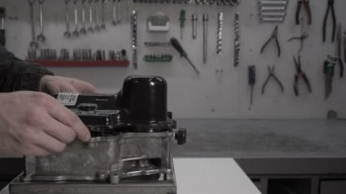 Hidrolik akümülatör değiştirdikten sonra bir otomatik vites Dsg uzman otomatik mekanik toplanır