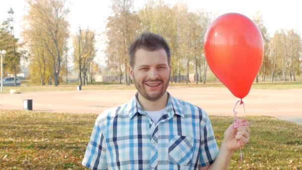 Fashionable Handsome Young Man Standing Street Red Balloon Smiling Close — Stock Video