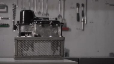 Modern robot otomatik vites Dsg 7 ve hydroaccumulator servis istasyonundaki arızaya