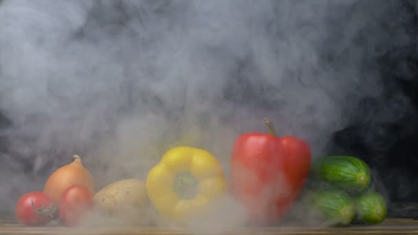 Natureza morta ou composição de verduras sopram pela fumaça no movimento lento — Vídeo de Stock