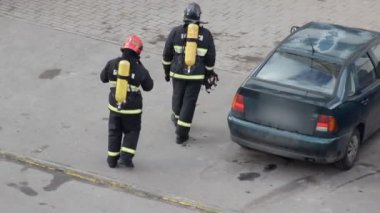 Üniformalı itfaiye tren egzersiz ve standartları, geçmek başlamadan önce itfaiyeci