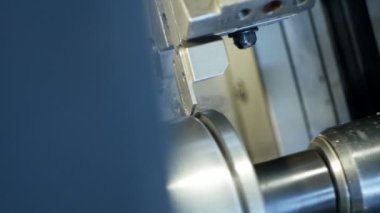 Metal parça üretimi, Sanayi Fabrikası, modern makine bilgisayar sayısal denetim biler