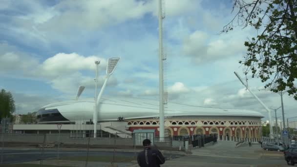 Nationaal Olympisch Dinamo Stadion voor atletiekwedstrijden van 2de Europese spelen 2019 in Minsk, Wit-Rusland 05.03.19. De locatie van de spelen zal de openings-en sluitings ceremonies hosten — Stockvideo