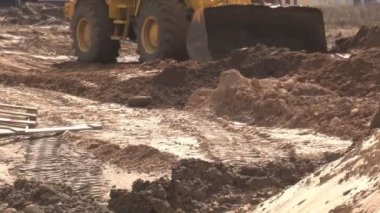 Sarı büyük inşaat yükleyici seviyeleri inşaat ve planlama, endüstriyel için arazi