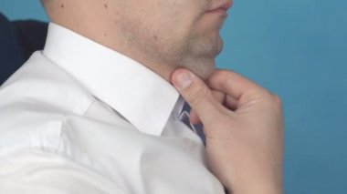 şişman genç kafkas adam onun büyük yağ çift çene, sorun, kozmetoloji, cilt tonu, plastik cerrahi dokunur