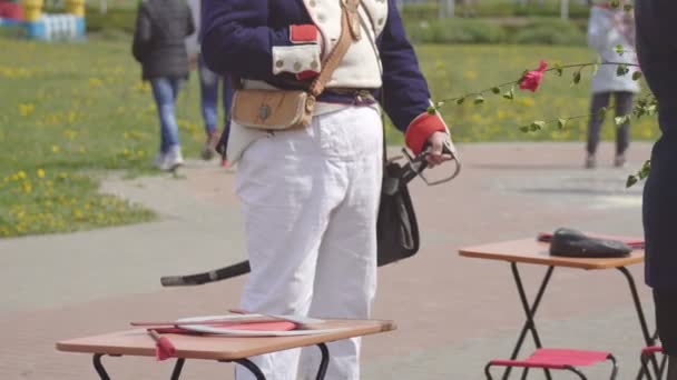 Soldado elegante cossaco em uma celebração na cidade, tradição BELARUS, Bobruisk - Maio 1, 2019 — Vídeo de Stock