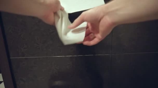 A man wipes his hands after washing with toilet paper. Cleanliness and hygiene concept, close-up, point of view — Stock Video