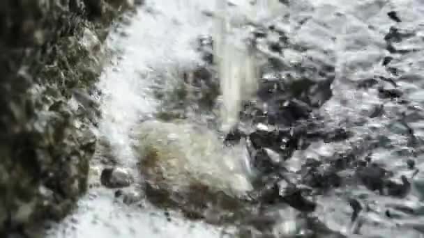 When it rains, the stream of water flows from the roof drain onto the asphalt. Background, slow motion, close-up — Stock Video