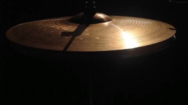 Hi-hat címbalos realizando em fundo preto — Vídeo de Stock