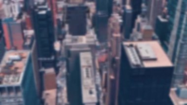 Çember üzerinde arka plan bulanık şehir