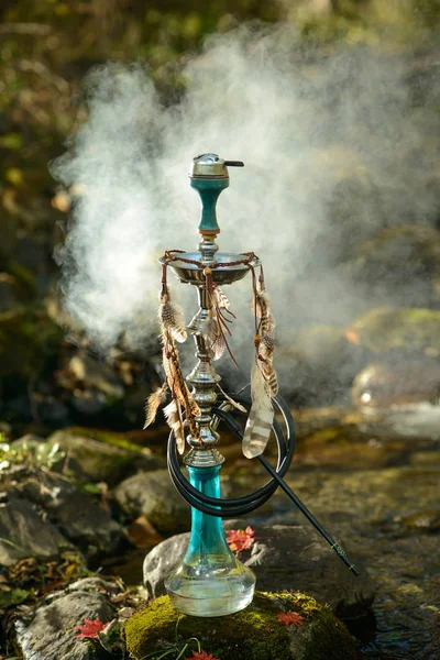 Vattenpipa i rök stående i vild höst skog — Stockfoto