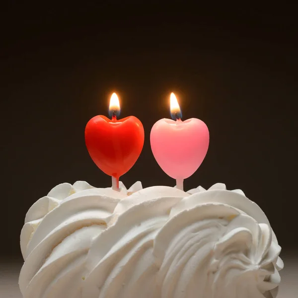 Кремовий торт зі свічками — стокове фото