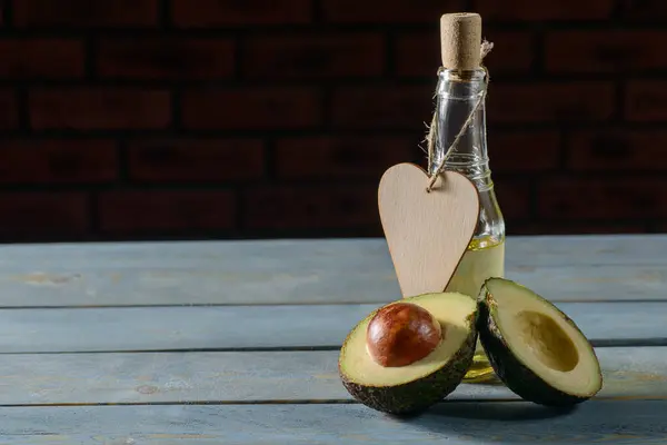 Бутылка масла авокадо — стоковое фото