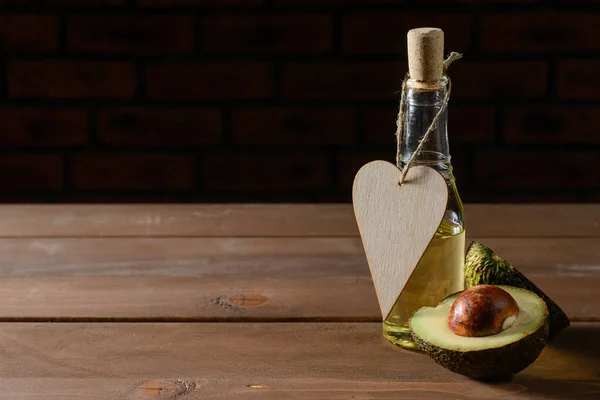 Масло авокадо в бутылке — стоковое фото