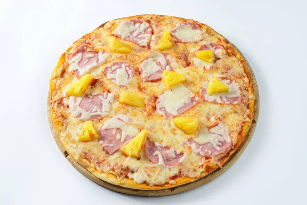 Hawaiian Pizza isolated on wite — Stock Photo, Image