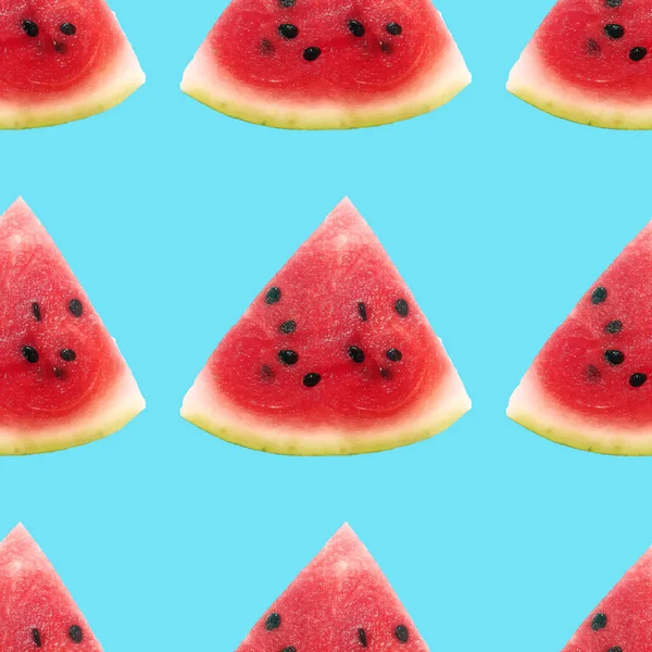 Seamless watermelon pattern. Realistic watermelon piece background. — Stock Vector