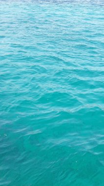 Deniz su arka plan. Su yüzeyi sallayarak