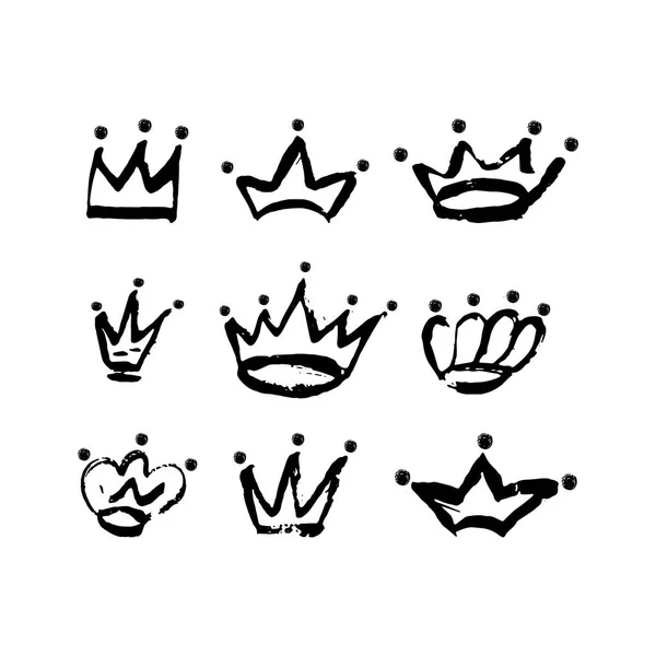 Hand drawn crown icon set in black color. Ink brush crowns background. — Stock Vector