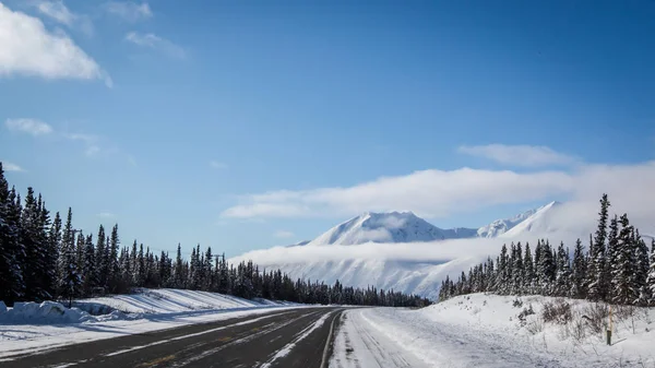 Alaska kar yol