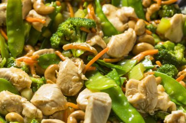 Ev yapımı Asya kaju tavuk Stir Fry sebzeler ile