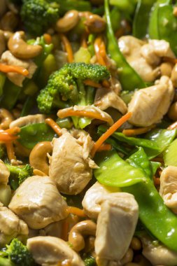 Ev yapımı Asya kaju tavuk Stir Fry sebzeler ile