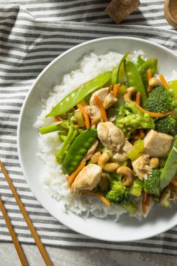 Ev yapımı Asya kaju tavuk Stir Fry sebzeler ile