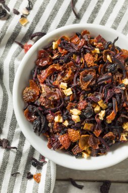 Organik Berry Hibiscus çay yaprakları bir kase kuru